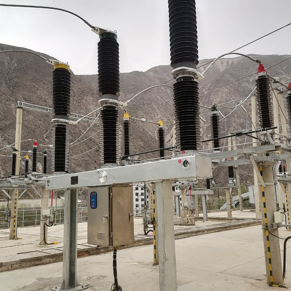 72.5kV في الهواء الطلق عالي الجهد SF6 قاطع دائرة العمود السيراميك
